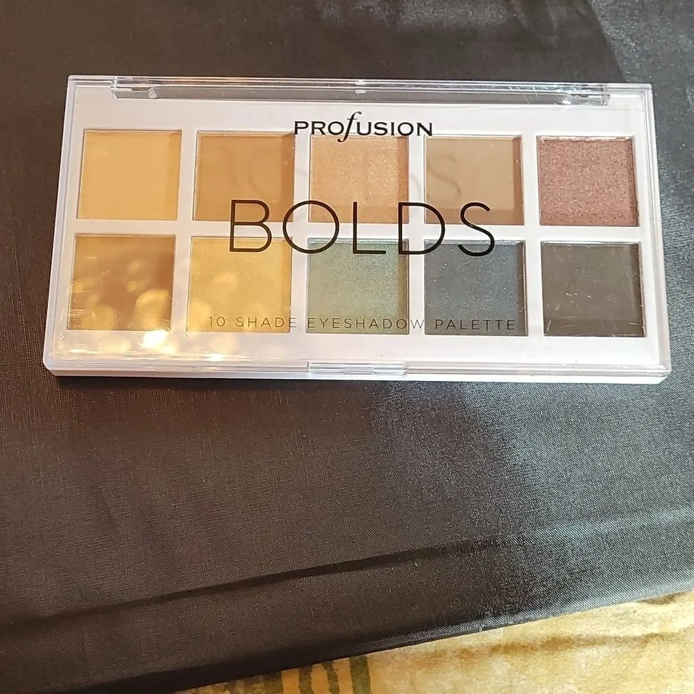 BRAND NEW PROFUSION BOLDS 10 SHADE EYESHADOW PALETTE